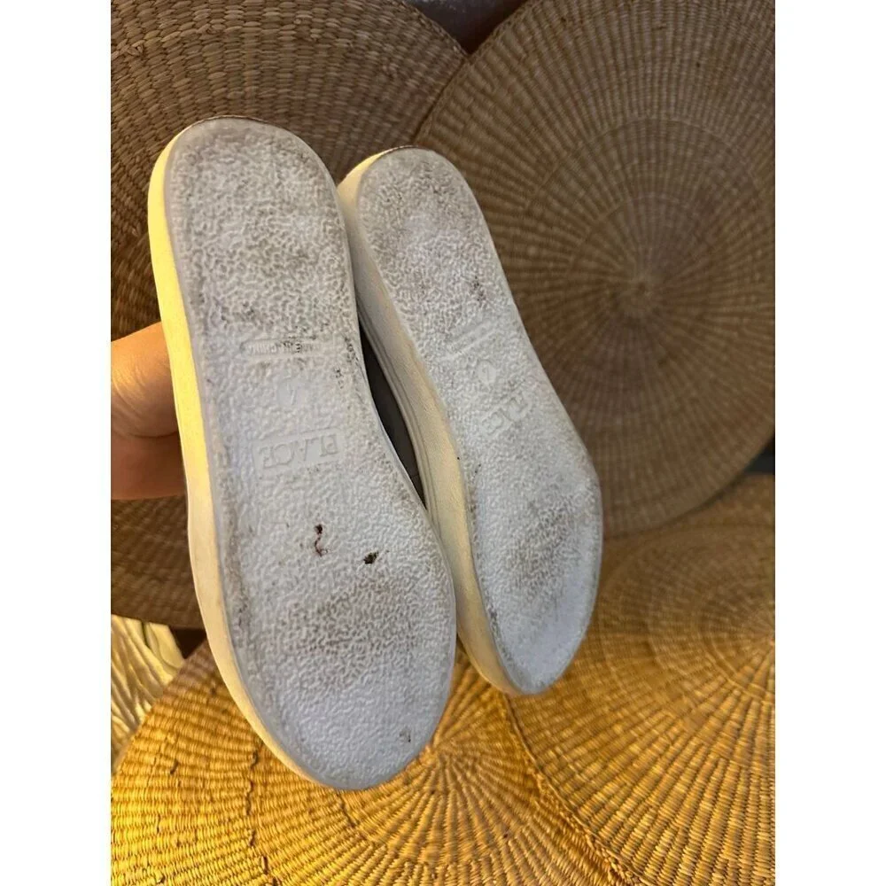 The Children’s Place boys size 4 shoes